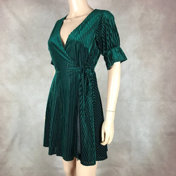 AQUA Green Velvet Striped Wrap Dress NWT XS - Picture 3 of 8